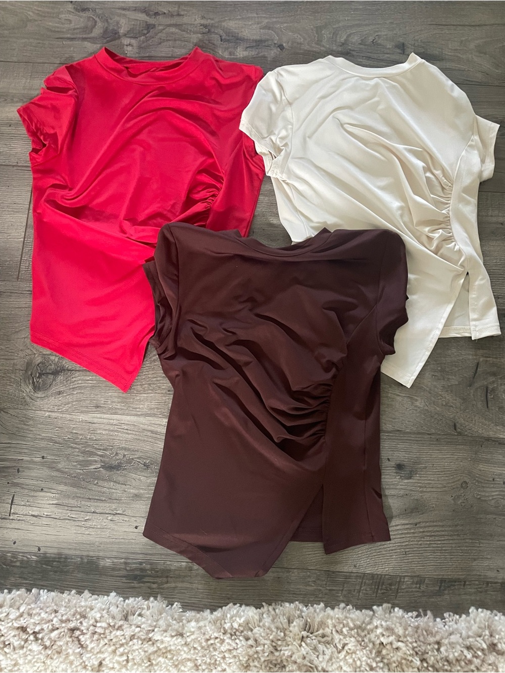 Short Sleeve Ruched Tee — Red, White, Brown